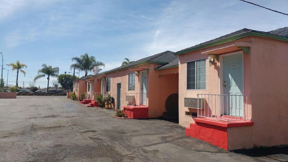 La Petite Rouge Motel San Diego Exterior photo