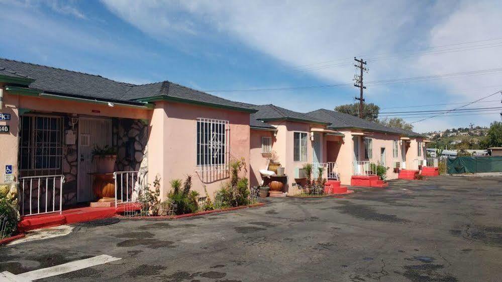 La Petite Rouge Motel San Diego Exterior photo